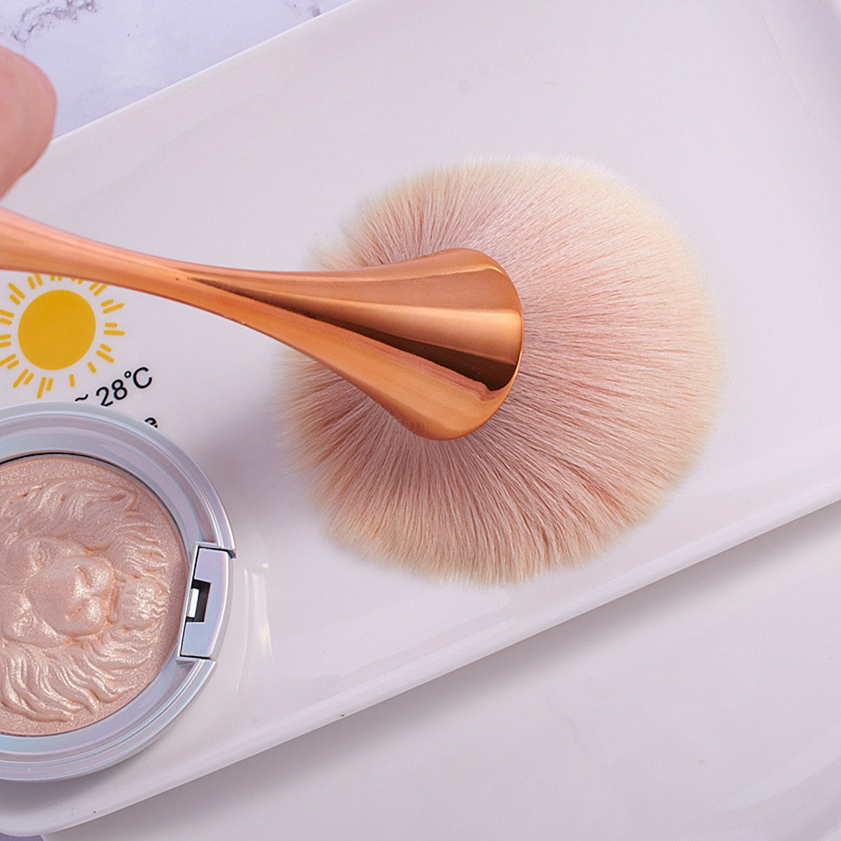 Single Makeup Brush Rose Gold Pink Goblet Loose Powder Brush Honey Powder Brush Highlight Brush Blush Brush Beauty Tool