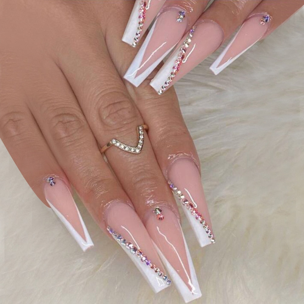 24Pcs Artifical False Nails with Glue Fake Nail Tips with Heart Designs Detachable Press on Nails Long Finished Nails