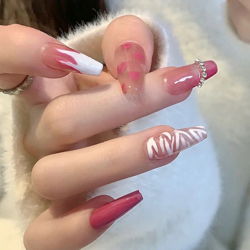 24pcs removeable y2k false nails with heart designs full cover french fake nail patch acrylic press on nails stick on white nail