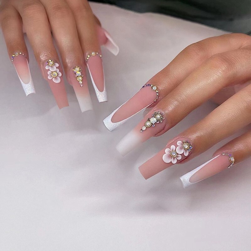 24Pcs Artifical False Nails with Glue Fake Nail Tips with Heart Designs Detachable Press on Nails Long Finished Nails