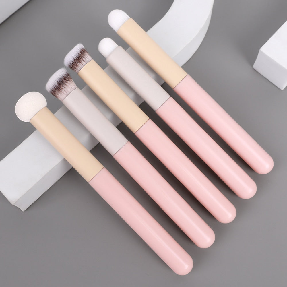 Sponge Concealer Makeup Brushes Lipstick Lip Brush Soft Makeup Powder Puff Wet Dry Use Face Contouring Blending Makeup Brushes