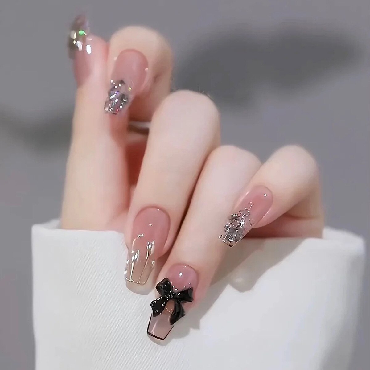 24pcs removeable short fake nails with glue Nude Pink artificial false nails with diamond designs acrylic press on nails