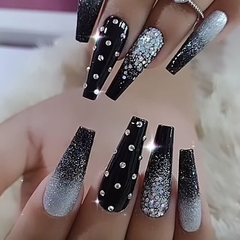 24Pcs Christmas False Nails Wearable Long Xmas Style Fake Nails Elk Snowflake Design Full Cover Press on Nail tips